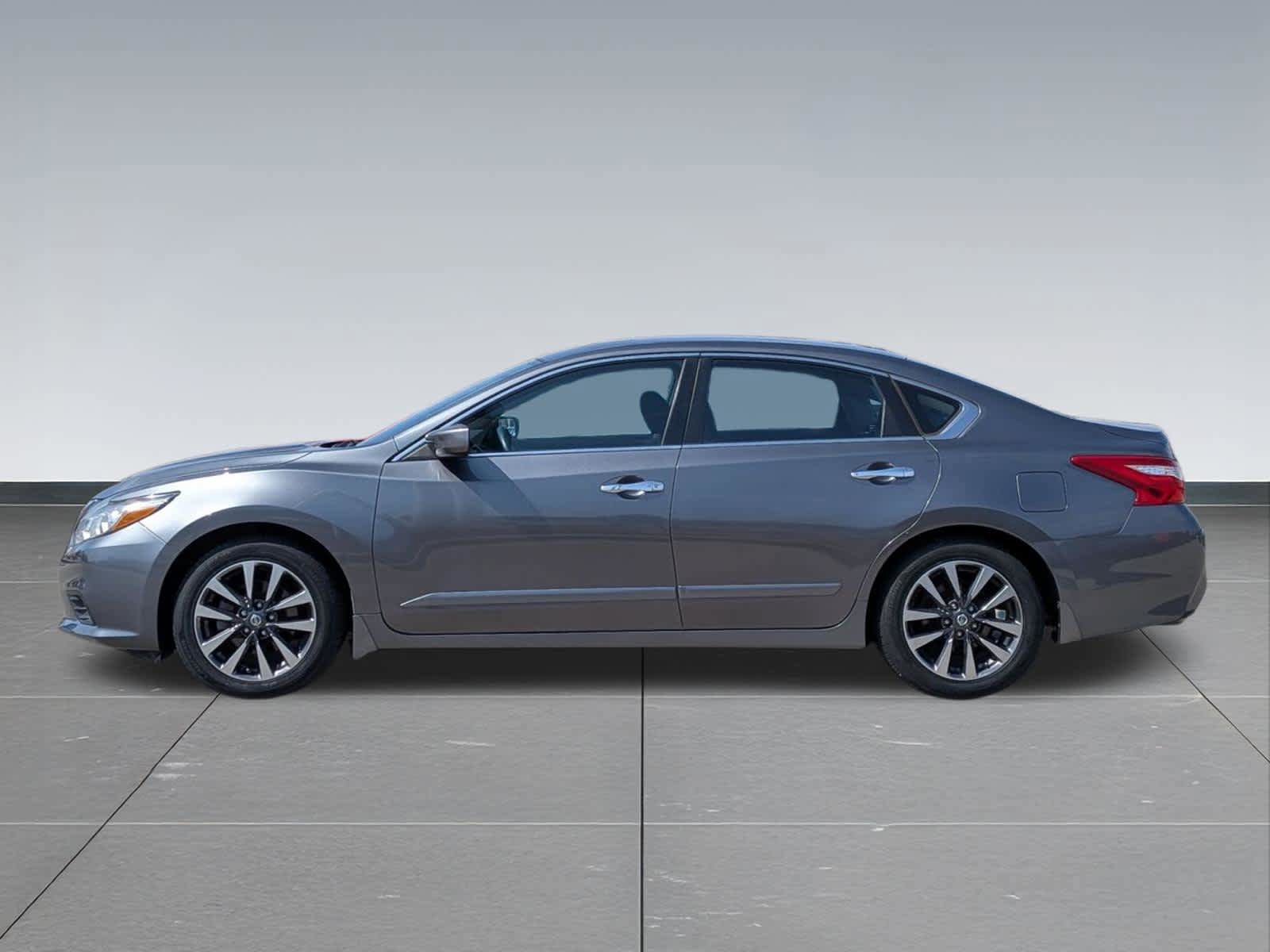 Used 2016 Nissan Altima 2.5 SV FWD image 2
