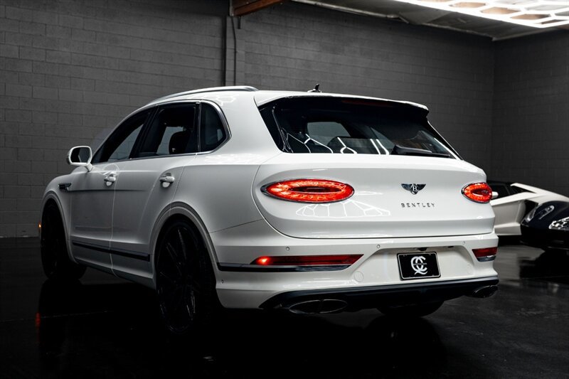 Used 2024 Bentley Bentayga AWD/4WD image 17
