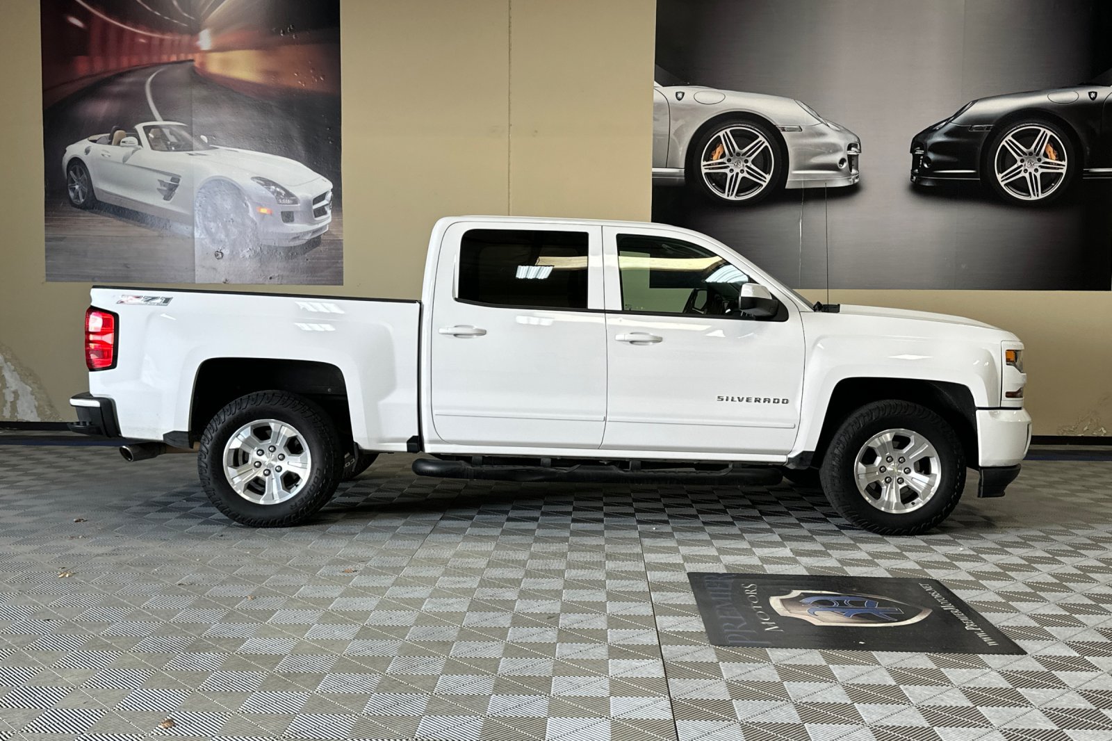 Used 2017 Chevrolet Silverado 1500 LT w/ All Star Edition AWD/4WD image 3