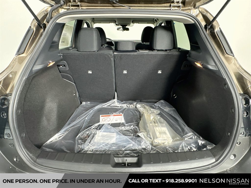 New 2027 Nissan Kicks SV w/ Cold Weather Package FWD image 24