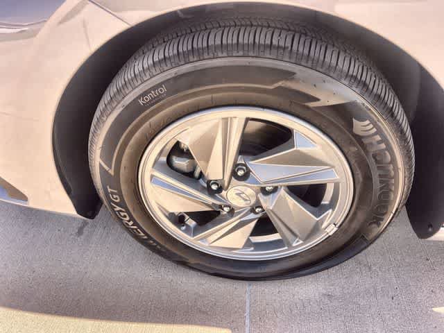 Used 2026 Hyundai Elantra SE FWD image 9