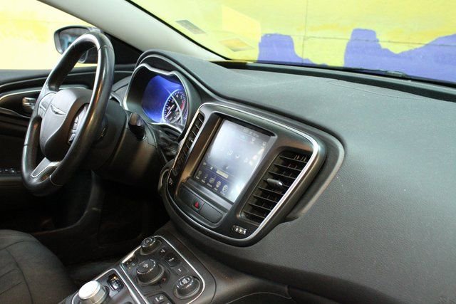 Used 2016 Chrysler 200 Limited image 10
