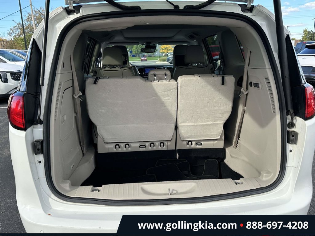 Used 2017 Chrysler Pacifica Limited FWD image 9