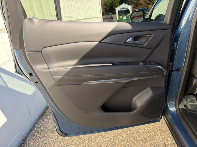 Used 2024 Chevrolet Traverse LT image 32