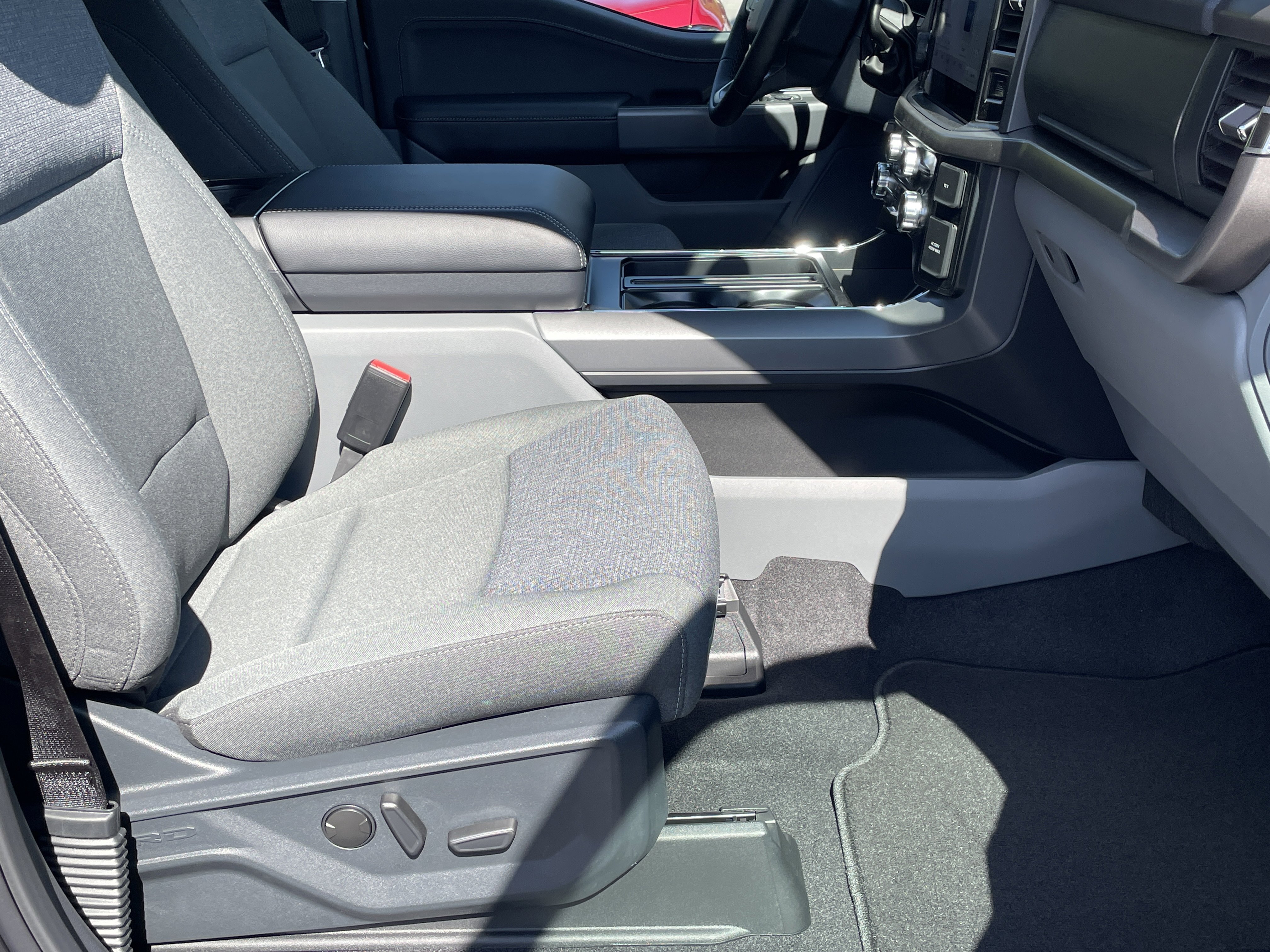 New 2025 Ford F150 XLT w/ Equipment Group 302A MID image 14