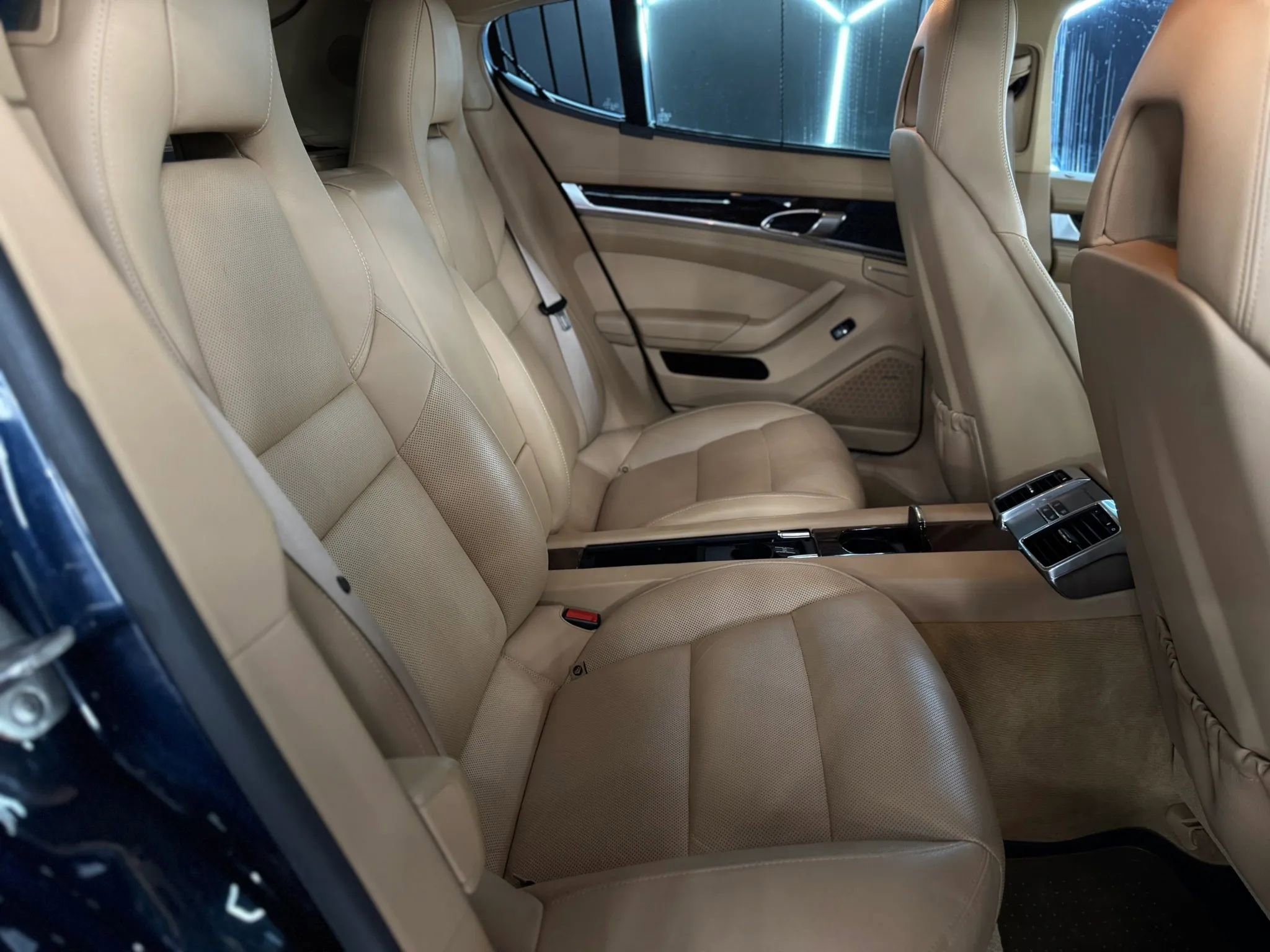 Used 2013 Porsche Panamera 4 Platinum Edition image 25