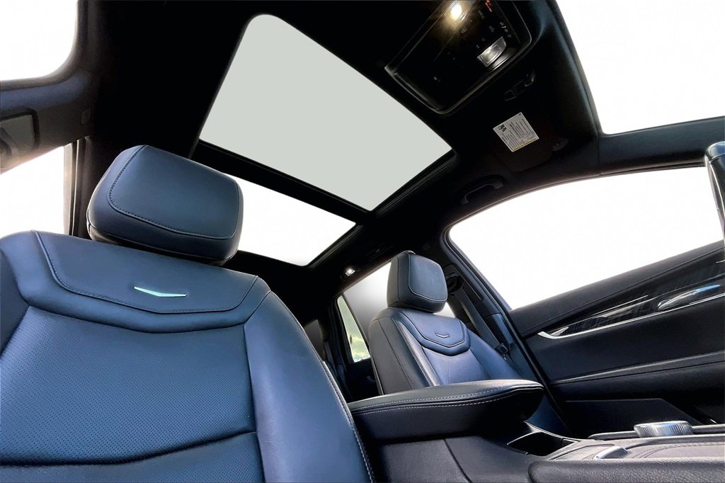 Used 2022 Cadillac XT6 Premium Luxury w/ Technology Package image 17