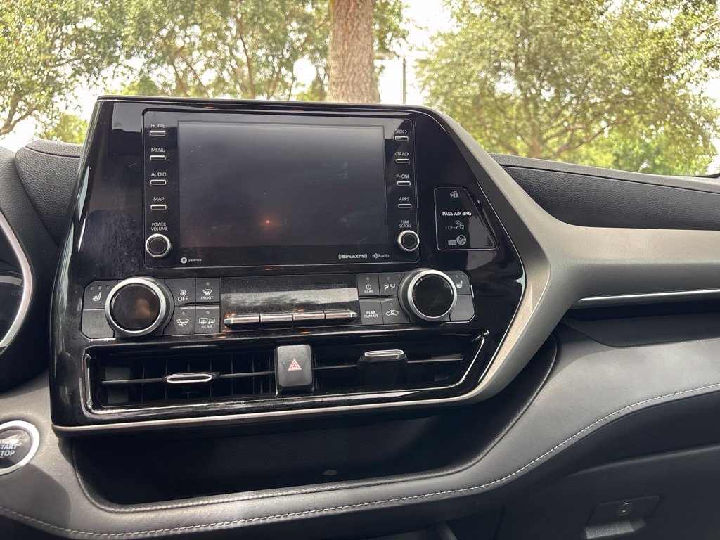 Used 2020 Toyota Highlander XLE FWD image 26