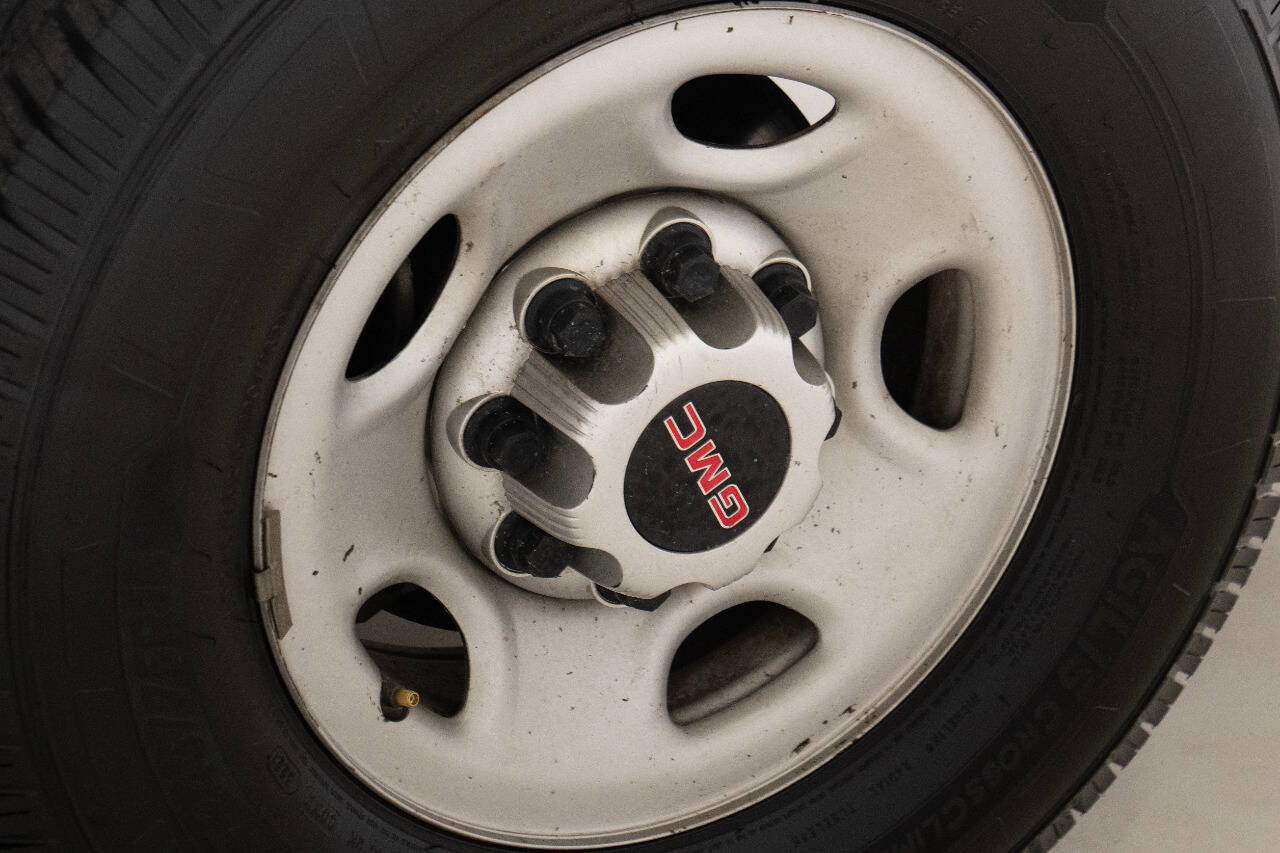 Used 2017 GMC Savana 2500 image 23