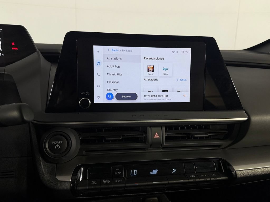 Used 2025 Toyota Prius LE FWD image 14
