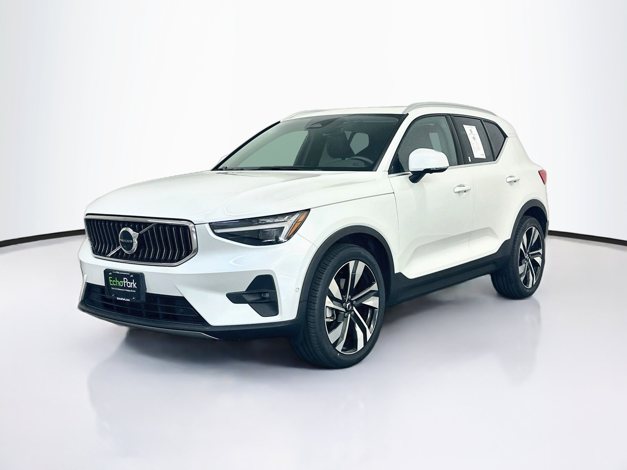 Used 2023 Volvo XC40 B5 Ultimate AWD/4WD image 3