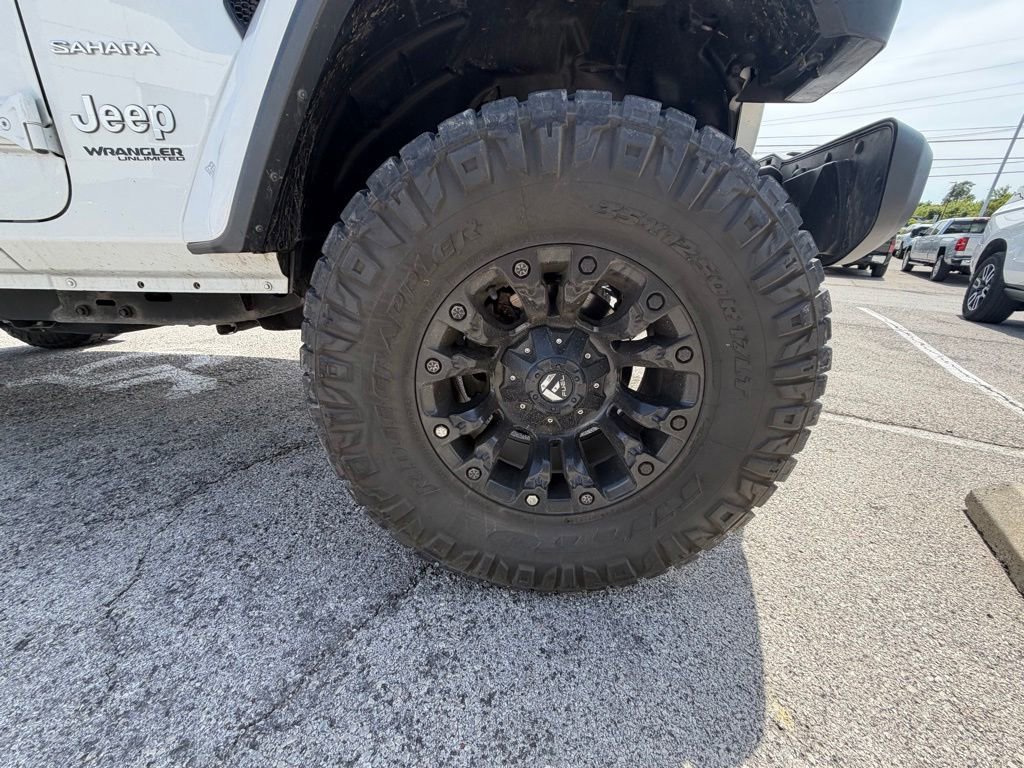 Used 2018 Jeep Wrangler Unlimited Sahara AWD/4WD image 13