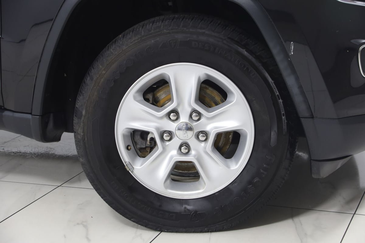 Used 2014 Jeep Grand Cherokee Laredo w/ Quick Order Package 23E AWD/4WD image 12