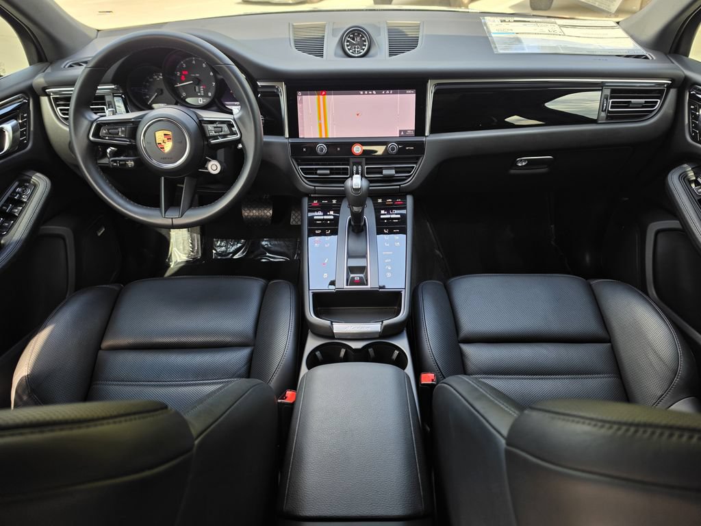 Used 2026 Porsche Macan AWD/4WD image 11