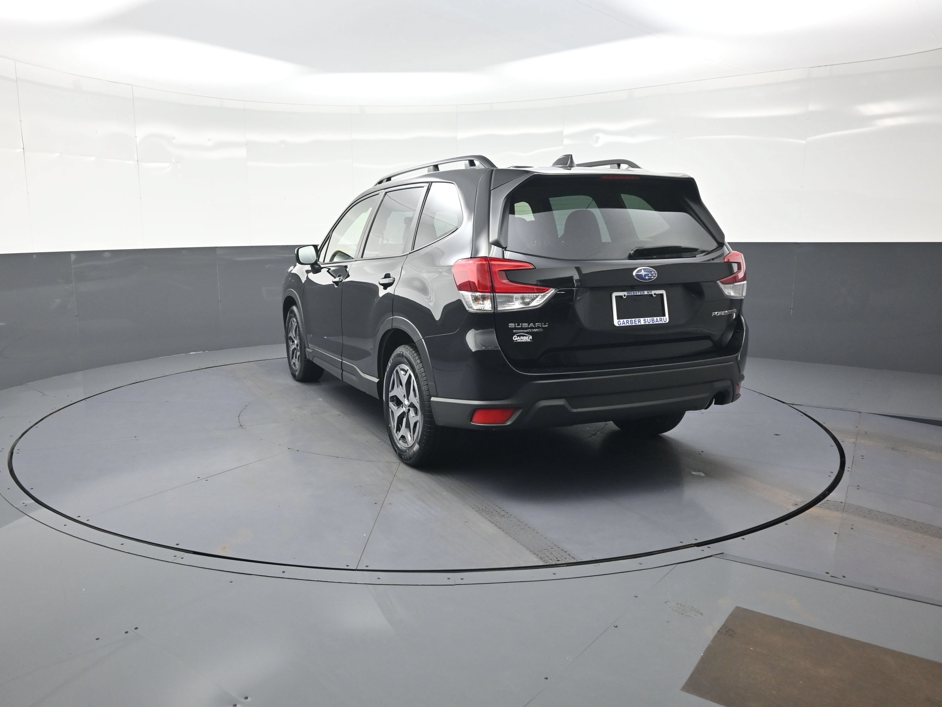 Used 2024 Subaru Forester Premium AWD/4WD image 5