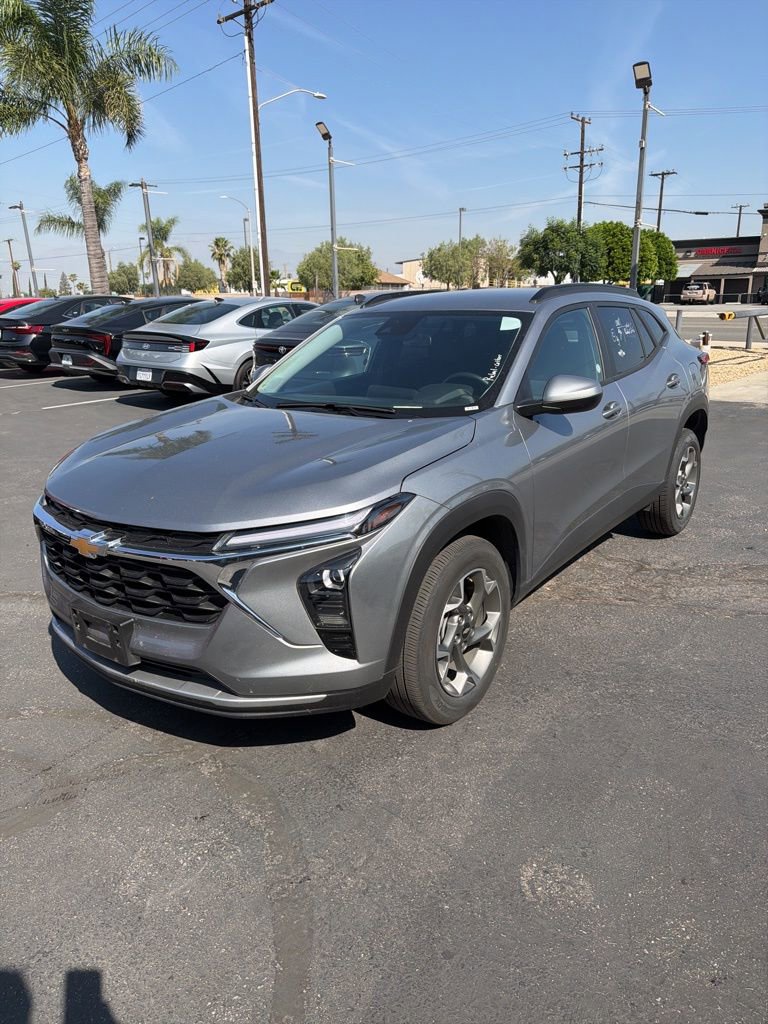 Used 2025 Chevrolet Trax LT w/ LT Convenience Package image 1