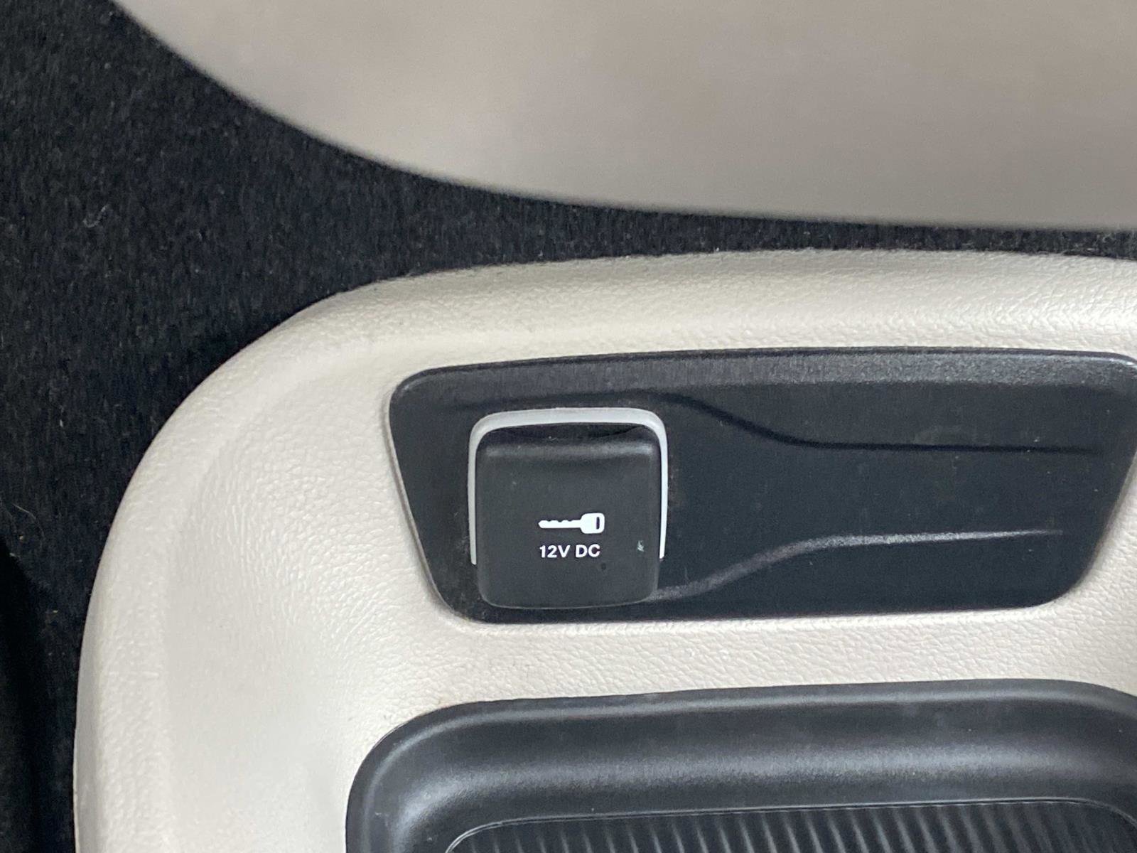 Used 2023 Chrysler Pacifica Touring-L image 26