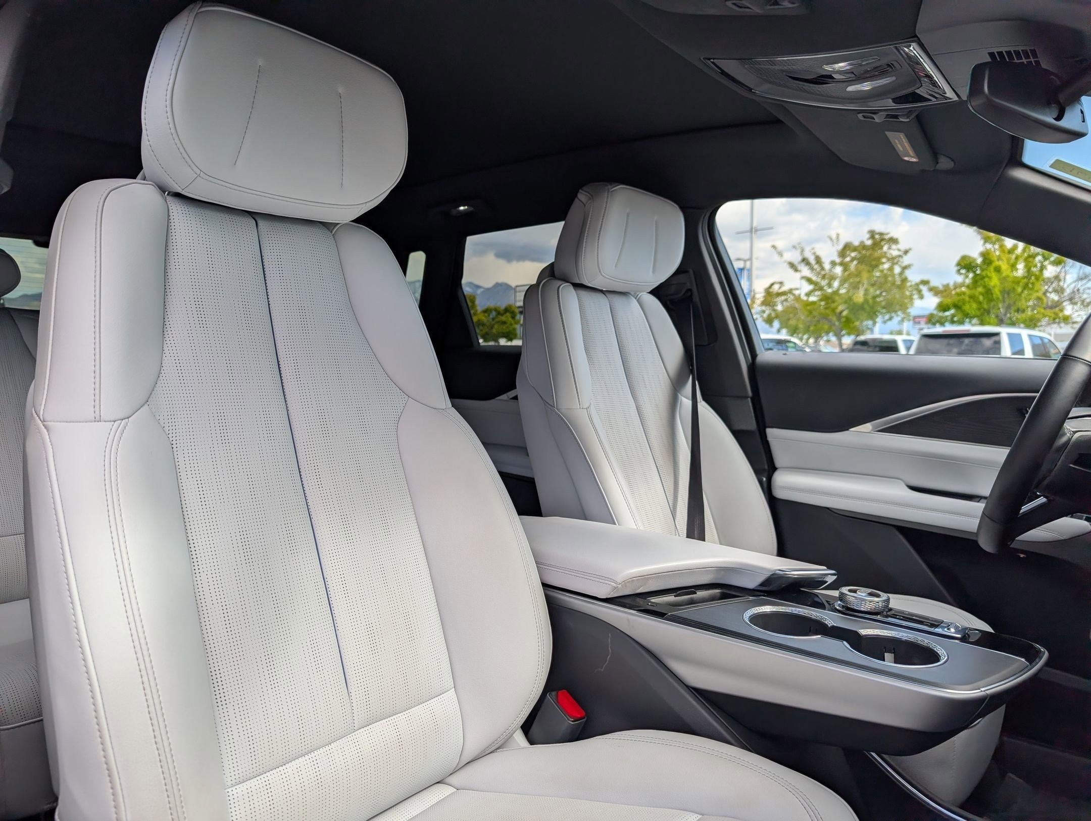 Certified 2024 Cadillac Lyriq Luxury AWD/4WD image 29