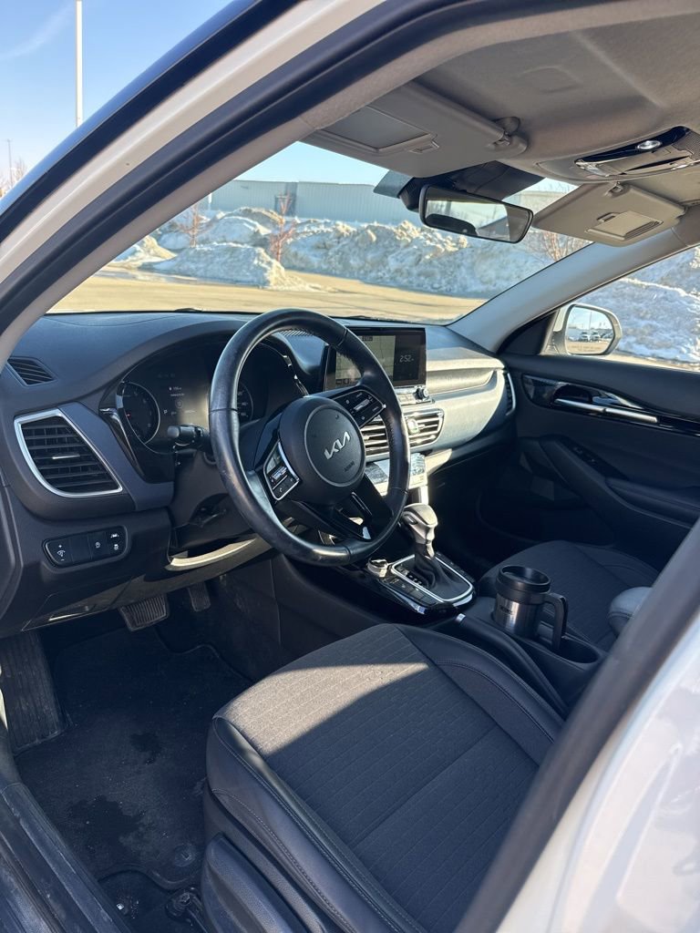 Used 2023 Kia Seltos S w/ Navigation Package image 15