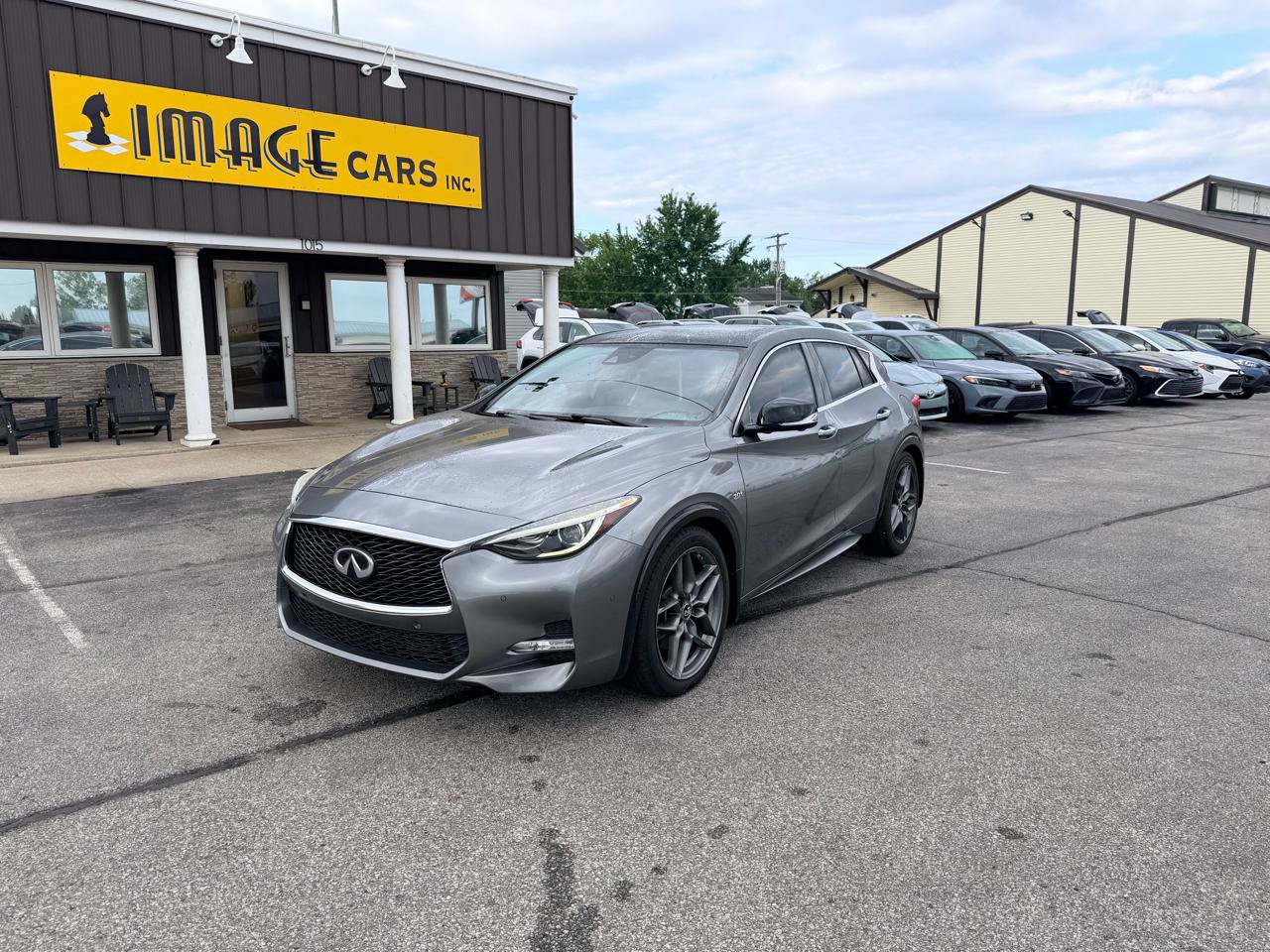 Used 2018 INFINITI QX30 Sport w/ Sport Leather Package FWD image 2