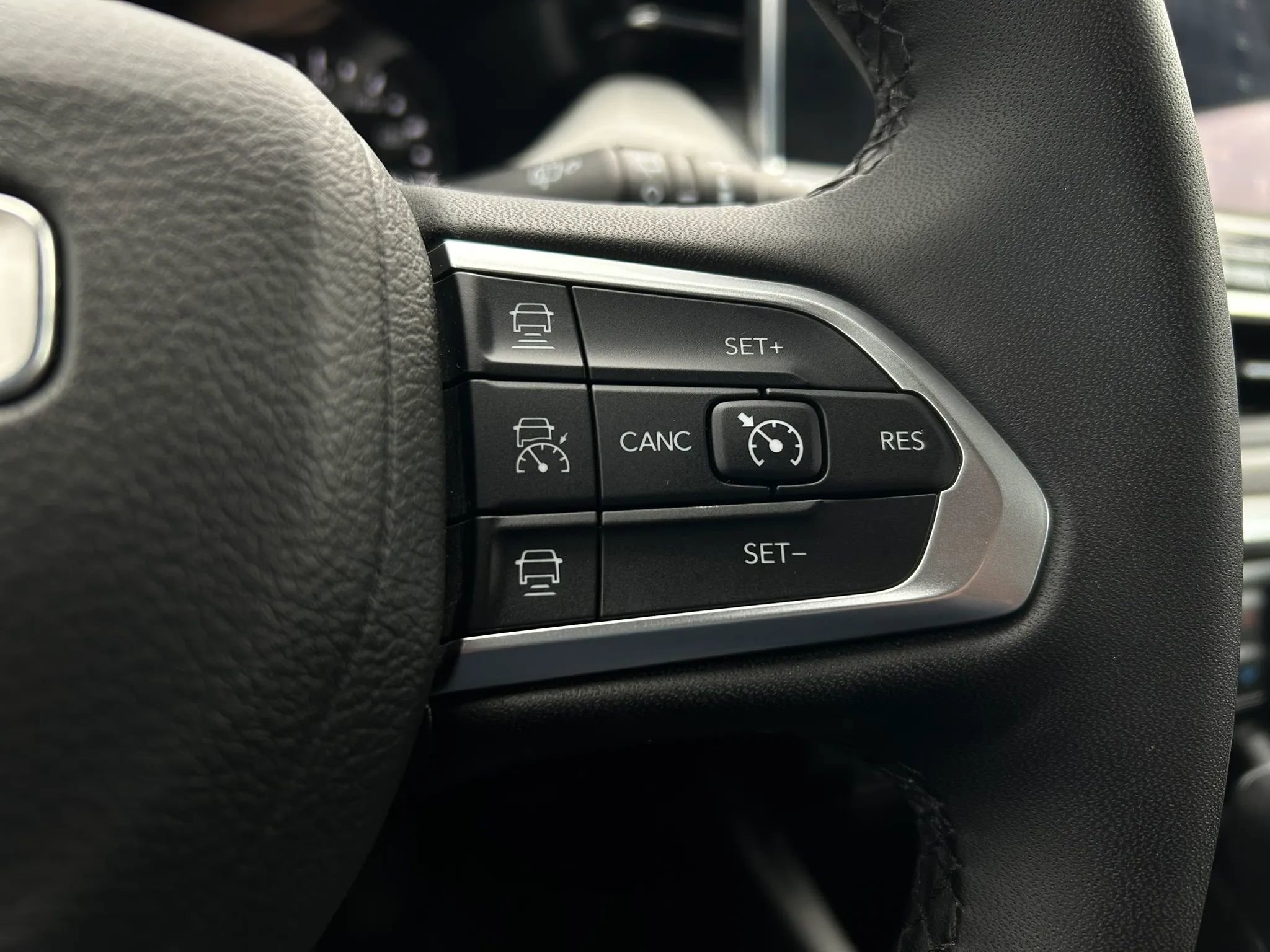 Used 2025 Jeep Compass Limited image 15