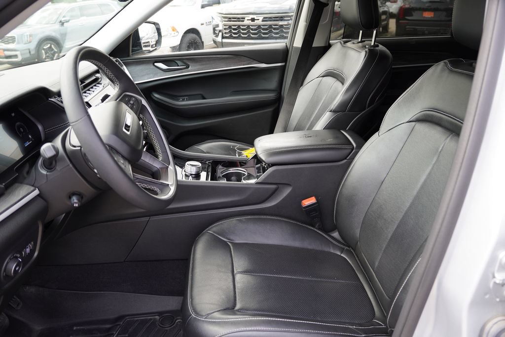 Used 2023 Jeep Grand Cherokee L Limited w/ Luxury Tech Group II AWD/4WD image 5