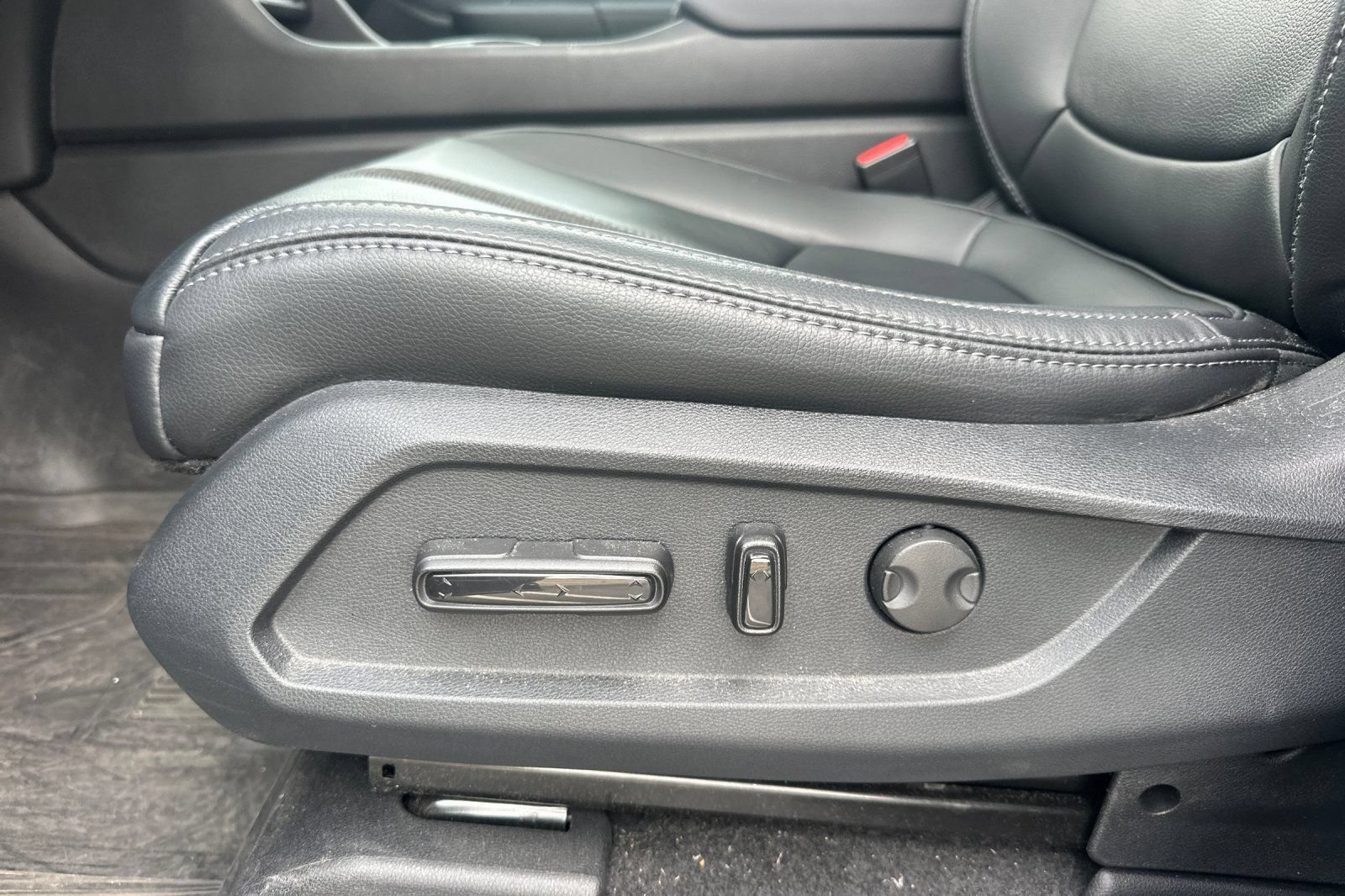 Used 2024 Honda Pilot Touring image 13