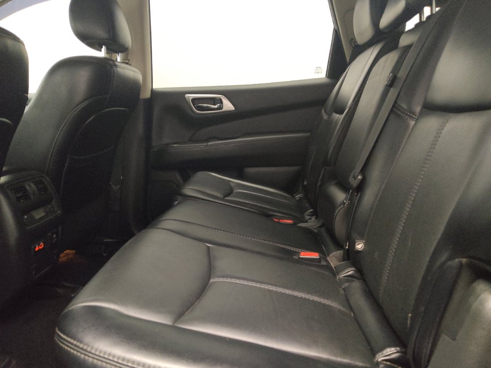 Used 2020 Nissan Pathfinder SL FWD image 18