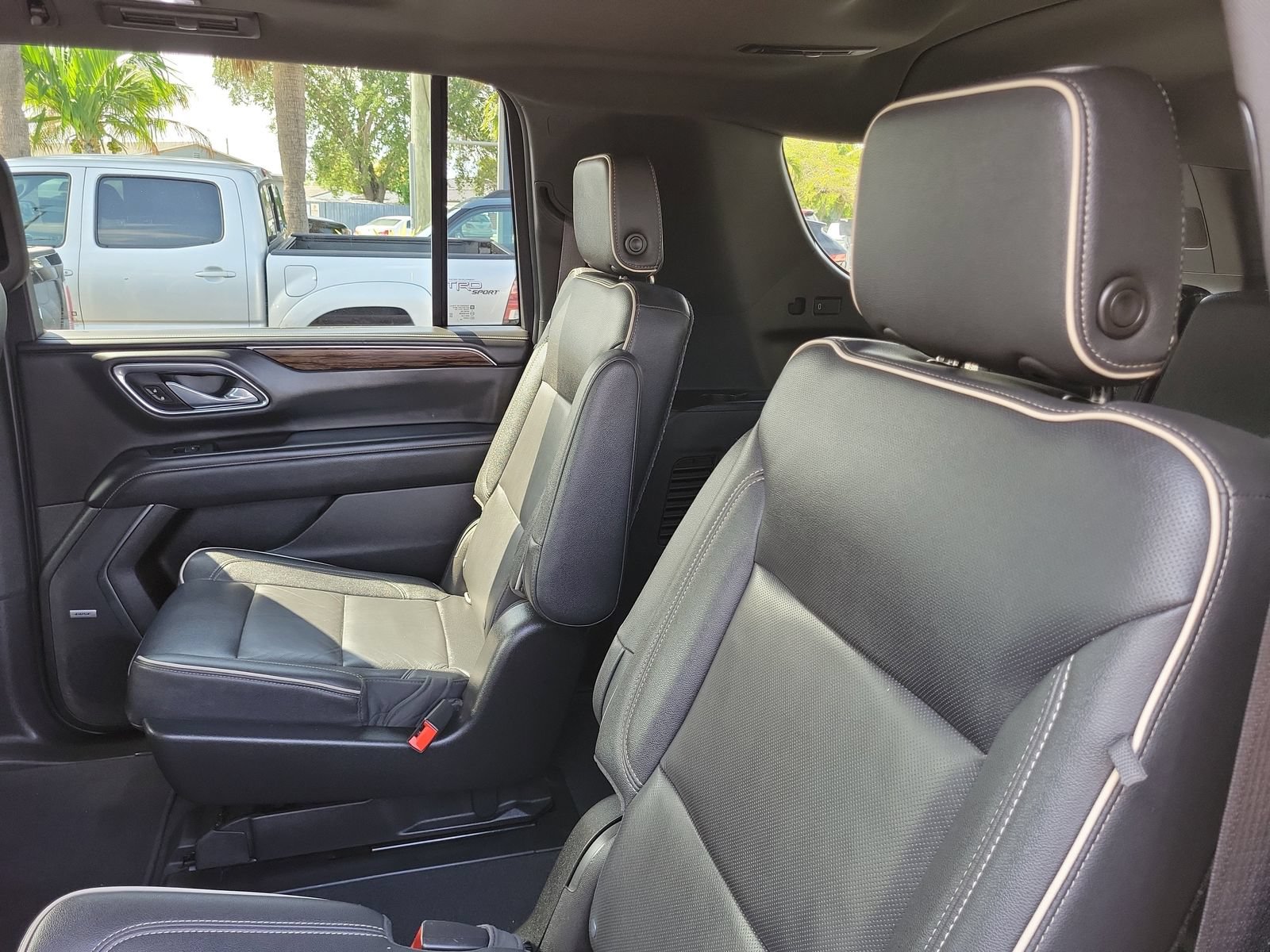 Used 2021 Chevrolet Suburban Premier w/ Premium Package AWD/4WD image 13