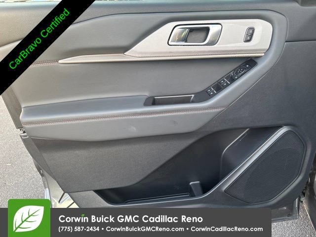 Used 2025 Ford Explorer Active AWD/4WD image 9