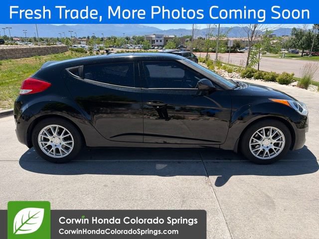Used 2013 Hyundai Veloster w/ Tech Pkg FWD image 2