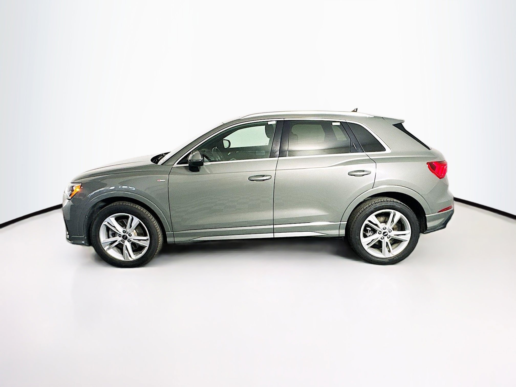 Used 2021 Audi Q3 2.0T Premium w/ Convenience Package image 4