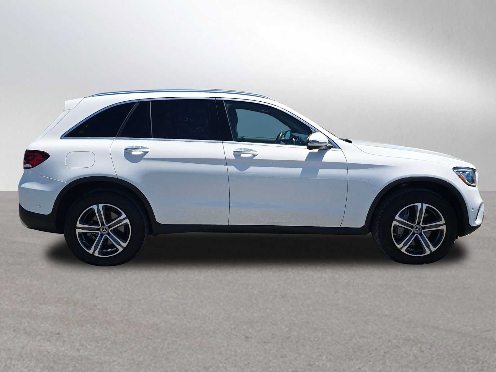 Used 2021 Mercedes-Benz GLC 300 4MATIC image 2