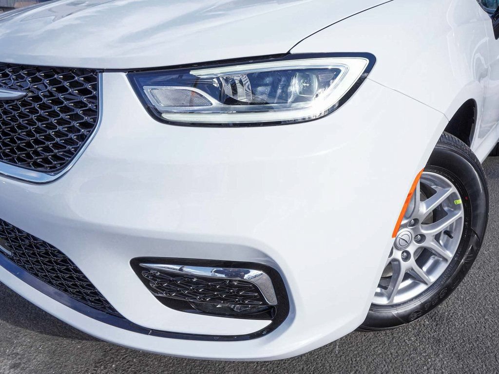 New 2026 Chrysler Pacifica Select FWD image 46