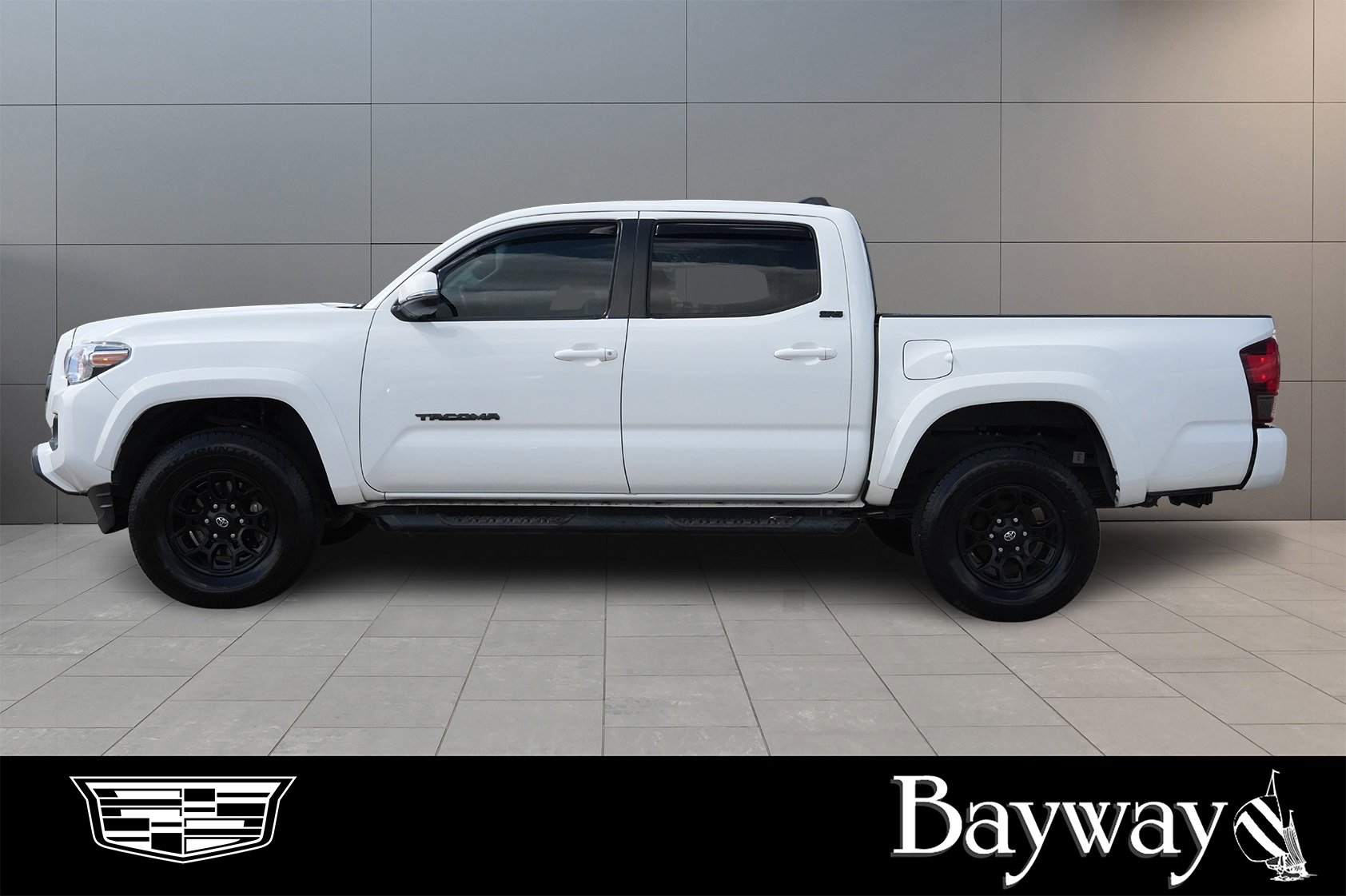 Used 2022 Toyota Tacoma SR5 w/ Technology Package image 4