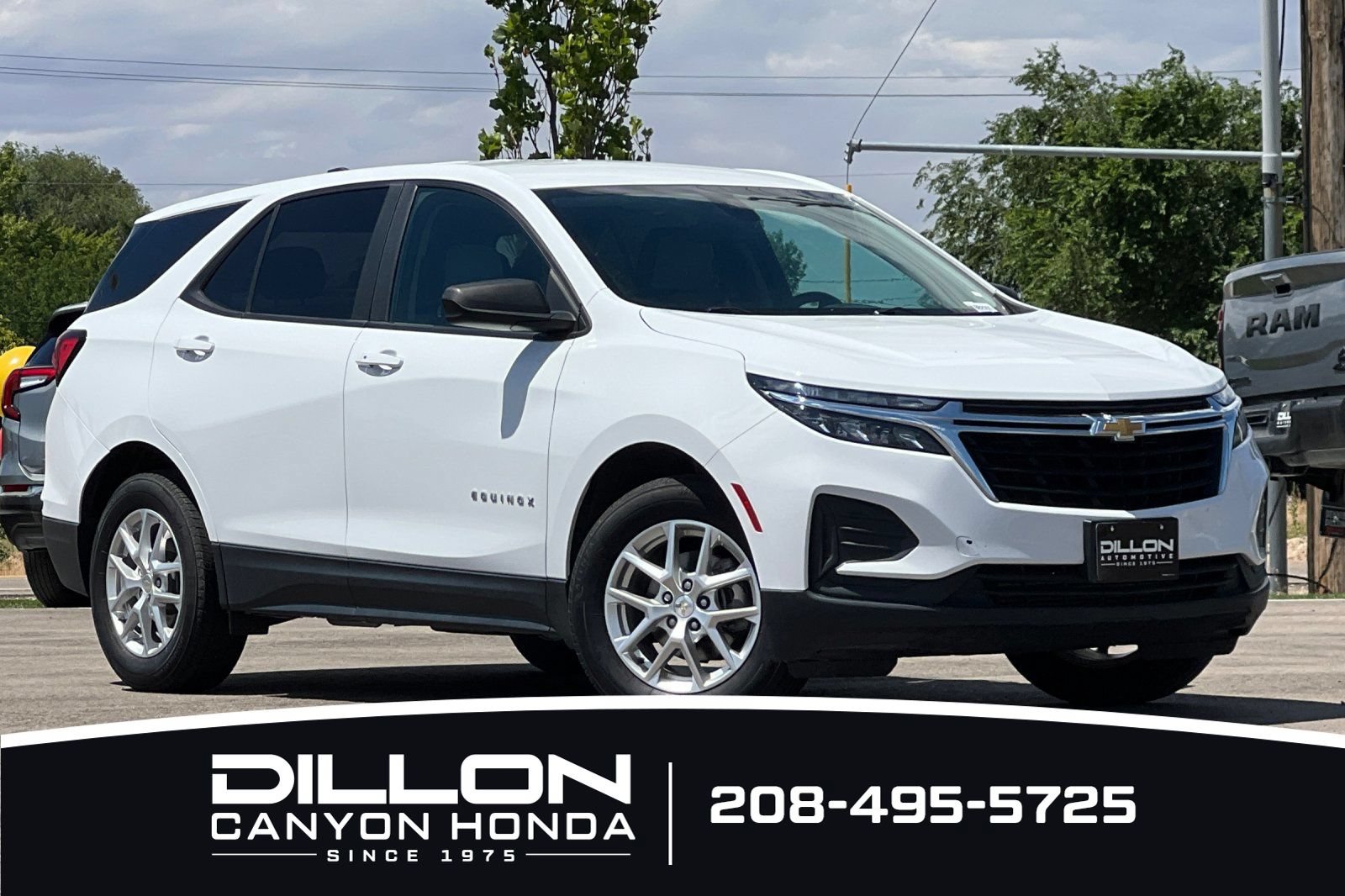 Used 2022 Chevrolet Equinox LS w/ LS Convenience Package AWD/4WD image 2