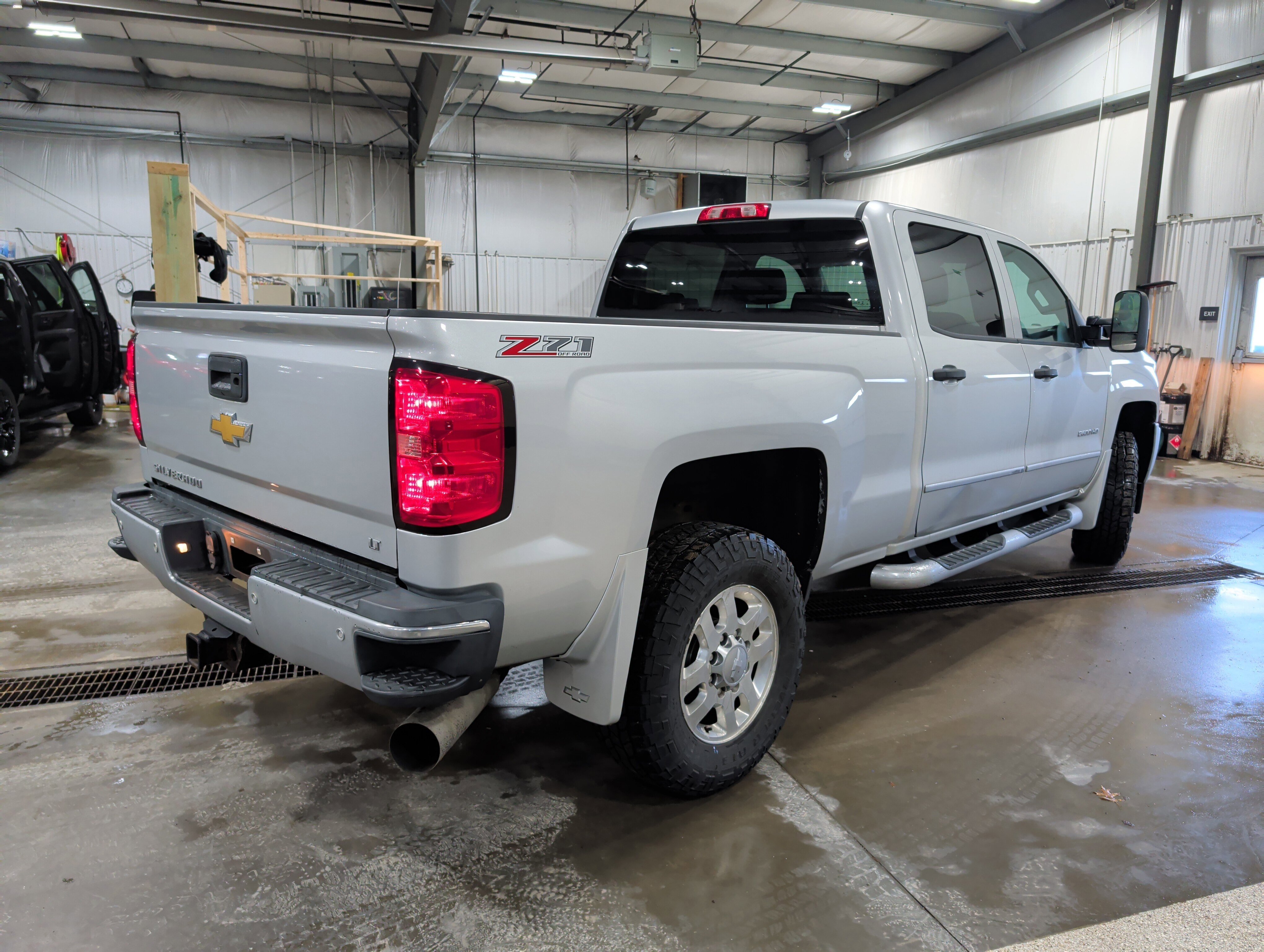 Used 2015 Chevrolet Silverado 2500 LT w/ Z71 Package, Off-Road image 3