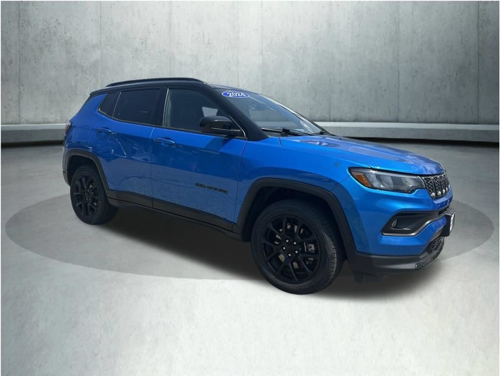 Used 2024 Jeep Compass Latitude w/ Sun and Sound Group AWD/4WD image 9