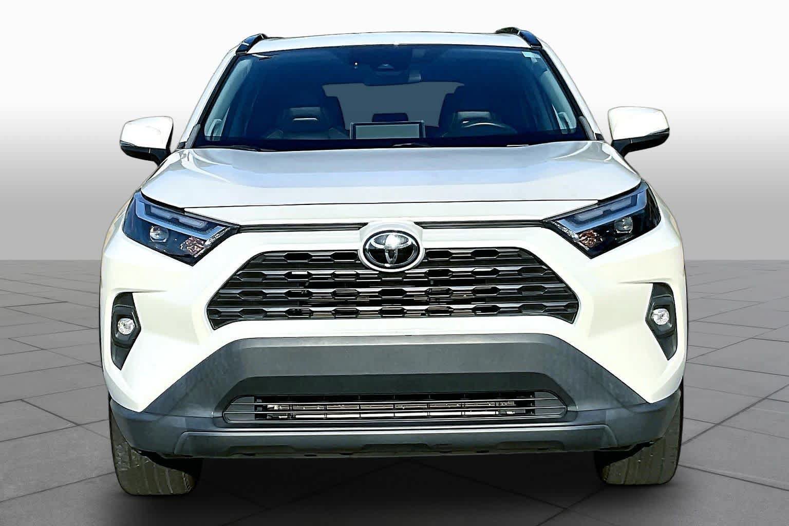 Used 2022 Toyota RAV4 XLE Premium FWD image 4