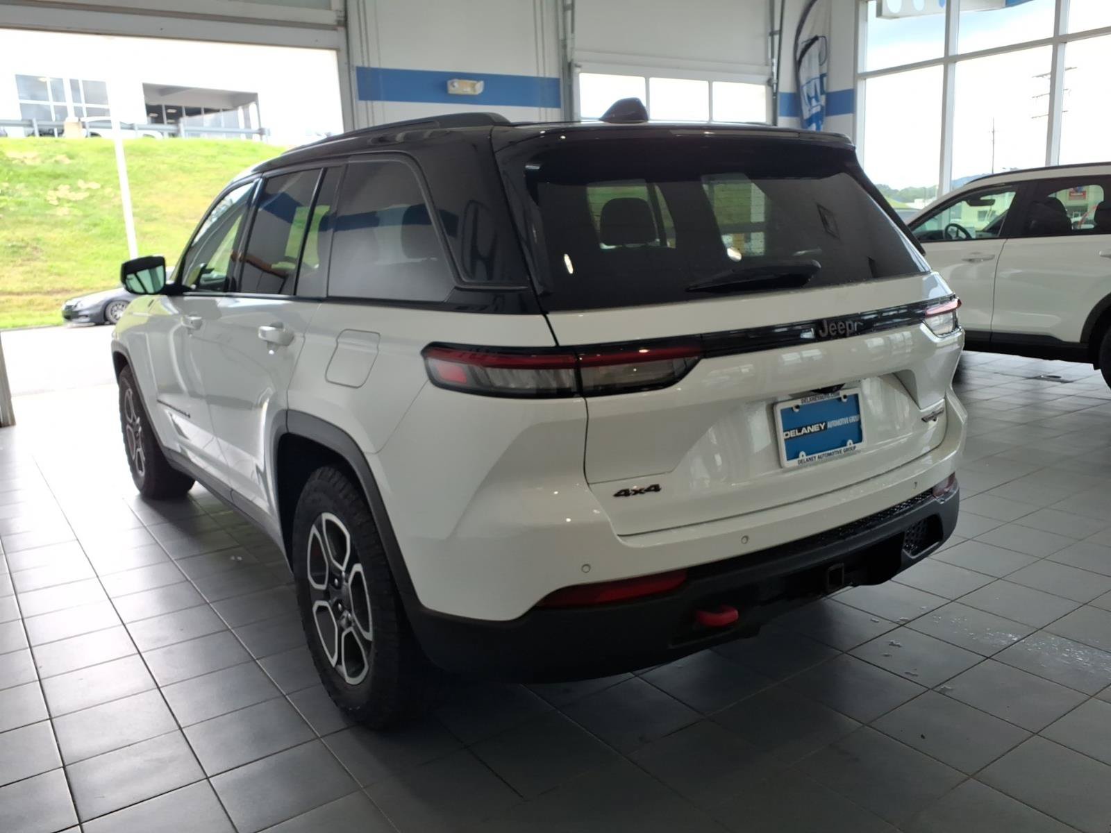 Used 2022 Jeep Grand Cherokee Trailhawk AWD/4WD image 7