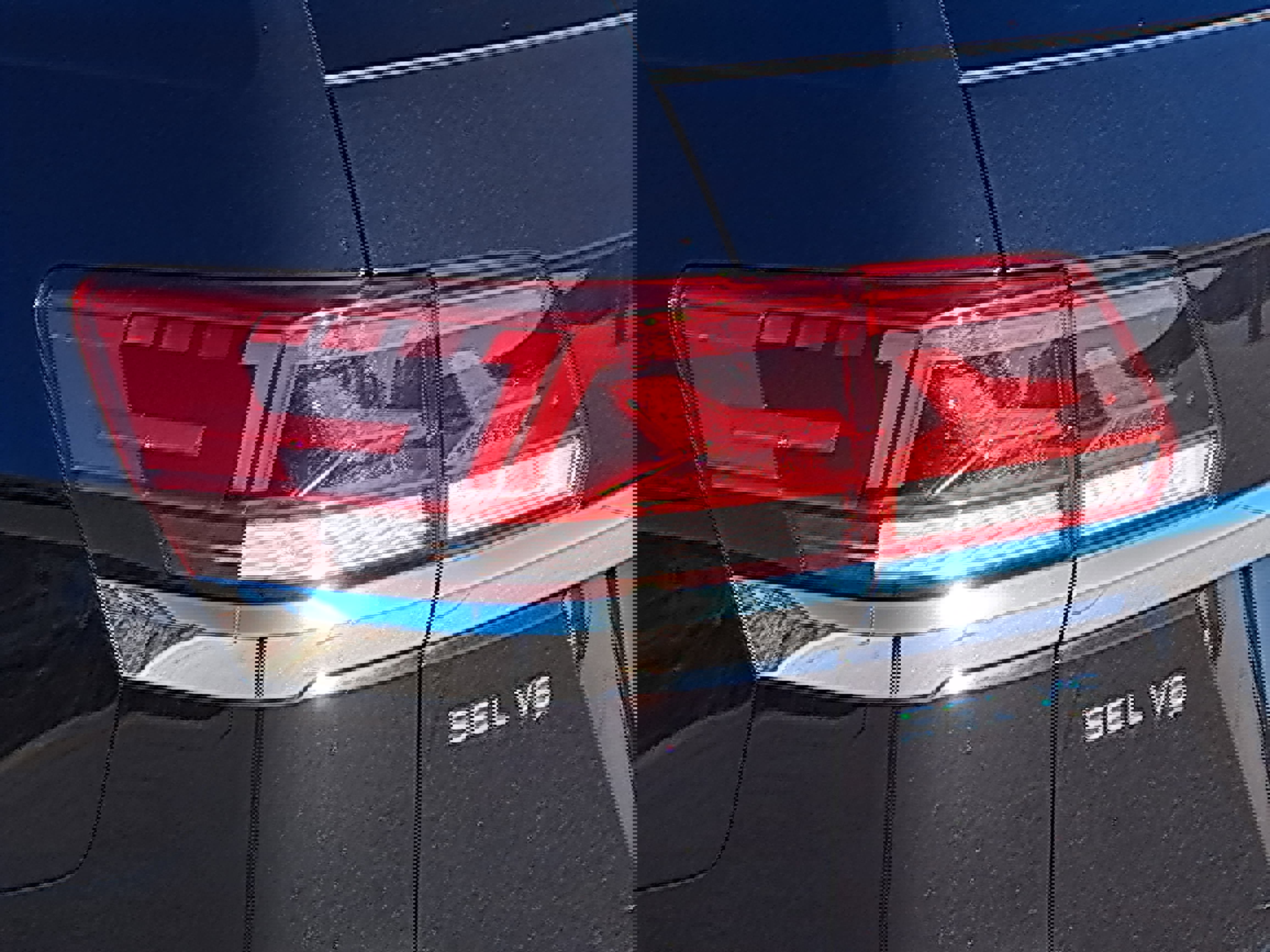 Used 2022 Volkswagen Atlas SEL R-Line image 34