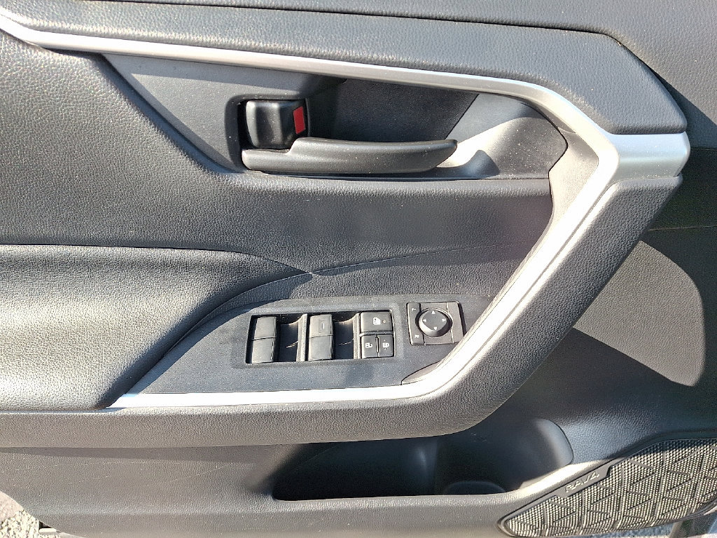 Certified 2019 Toyota RAV4 LE AWD/4WD image 13