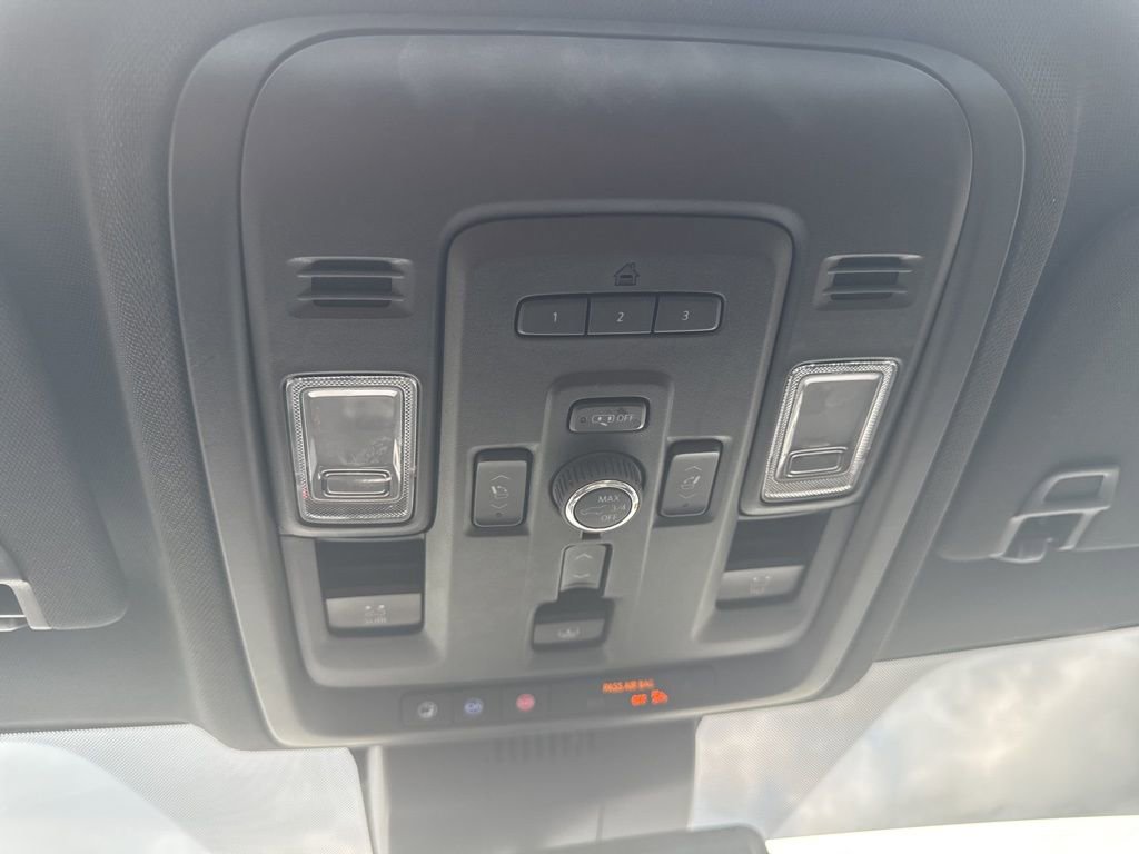 Used 2023 GMC Yukon SLT w/ SLT Luxury Package image 29