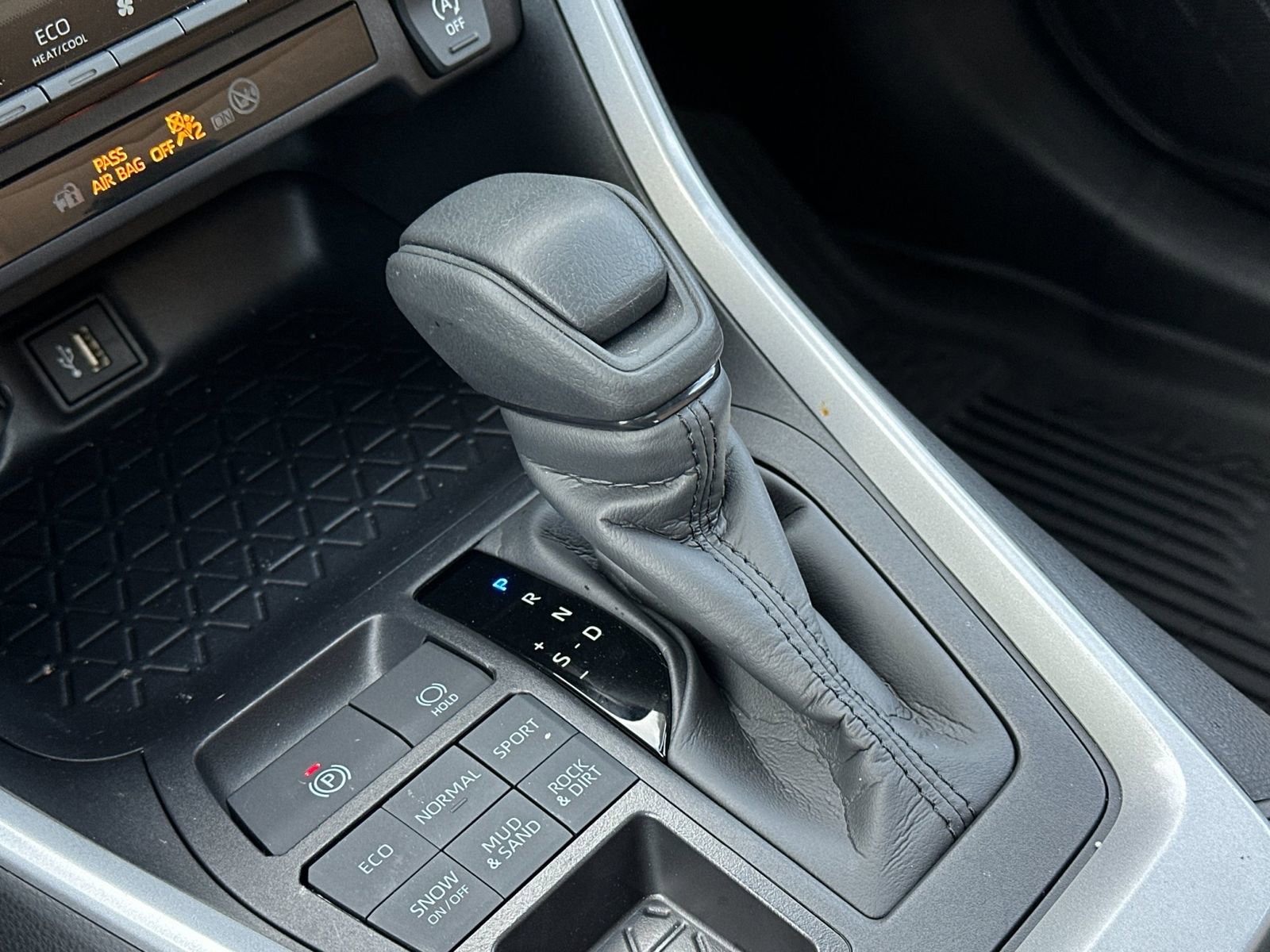 Used 2025 Toyota RAV4 XLE w/ Convenience Package AWD/4WD image 23