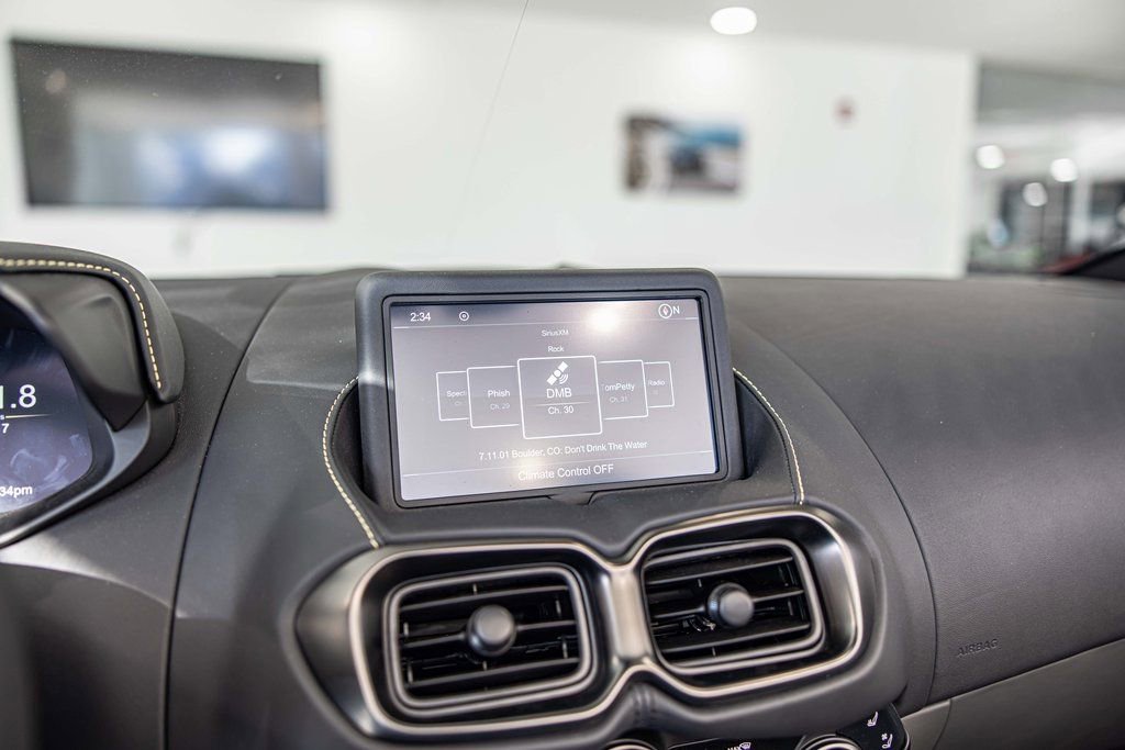 Used 2023 Aston Martin V8 Vantage Roadster image 23