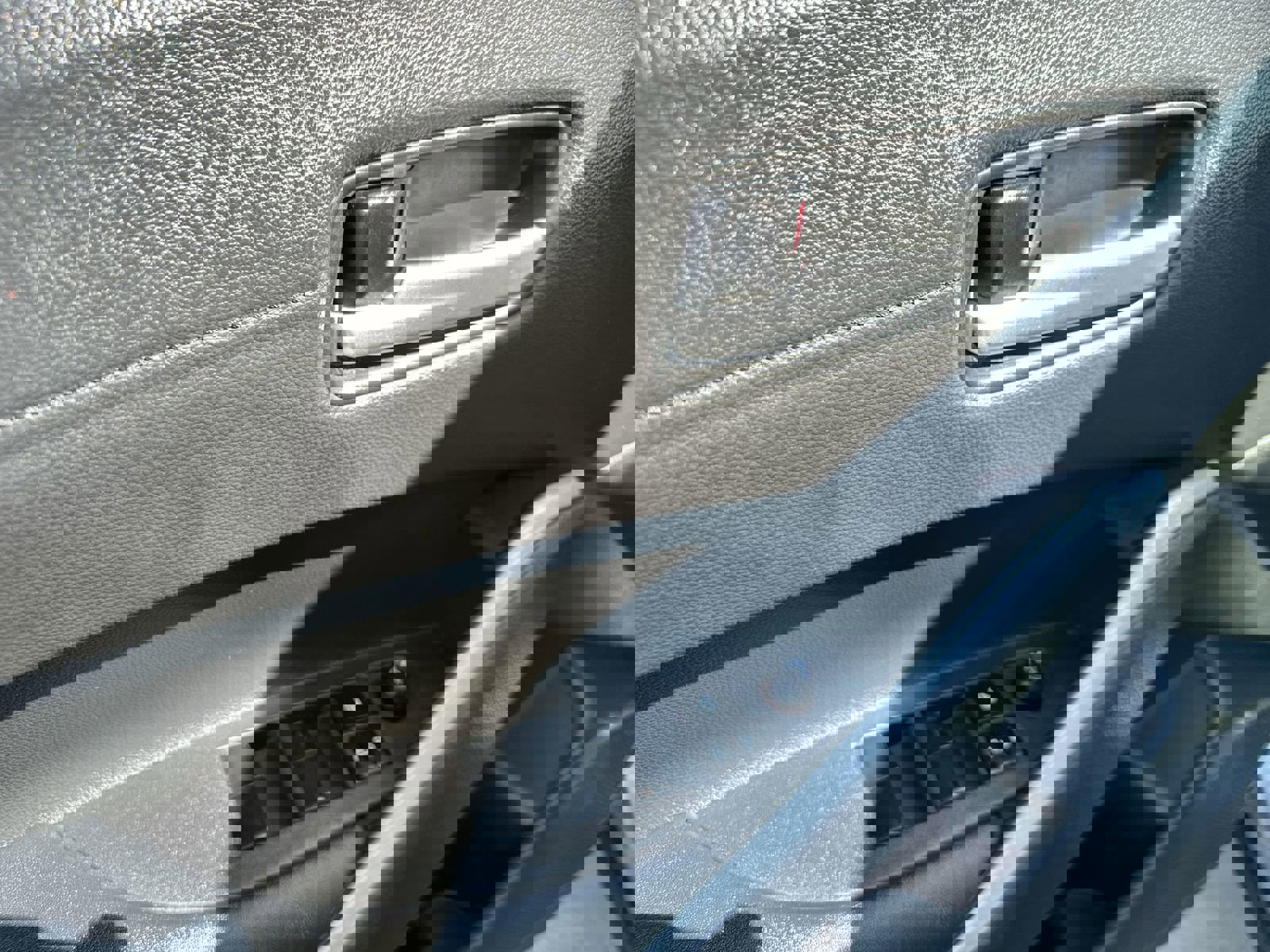 Used 2023 Toyota Corolla Cross XLE image 13