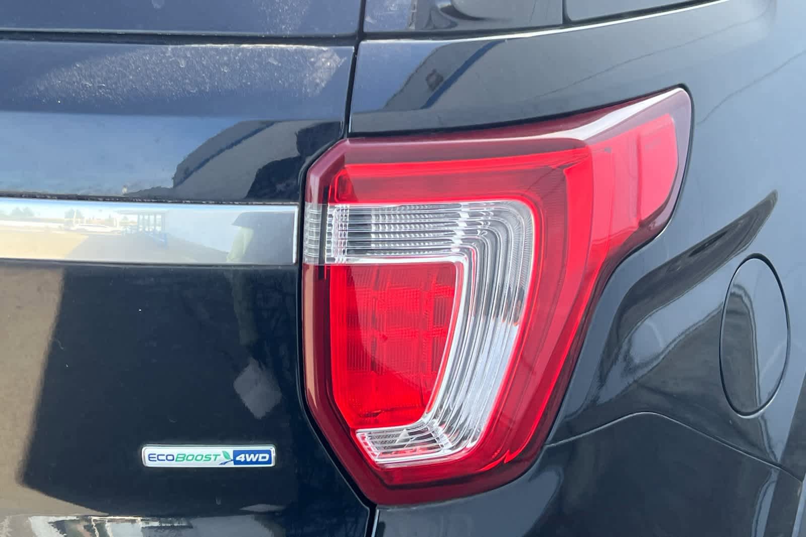 Used 2018 Ford Explorer Platinum AWD/4WD image 18