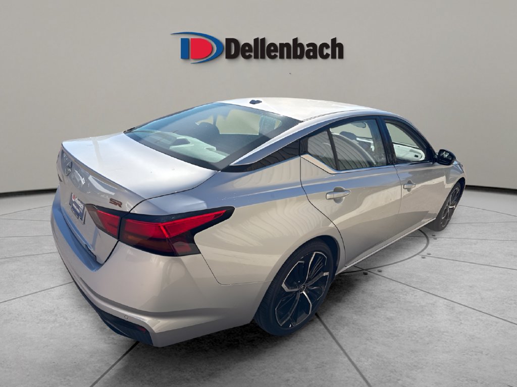 Used 2024 Nissan Altima 2.5 SR FWD image 7