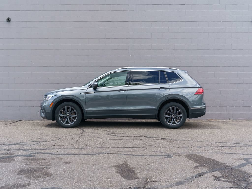 Used 2023 Volkswagen Tiguan SE AWD/4WD image 2