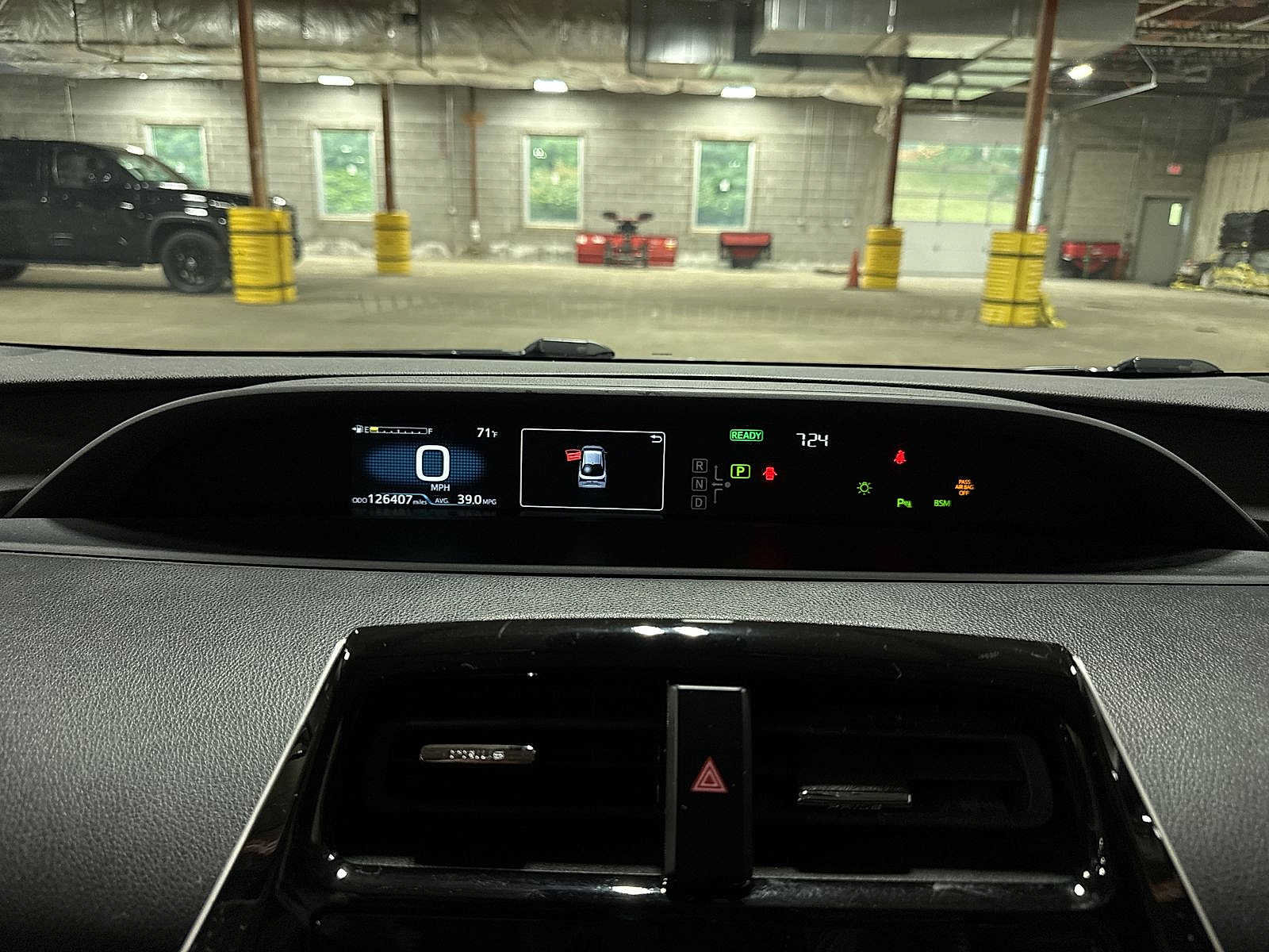 Used 2022 Toyota Prius LE AWD/4WD image 30
